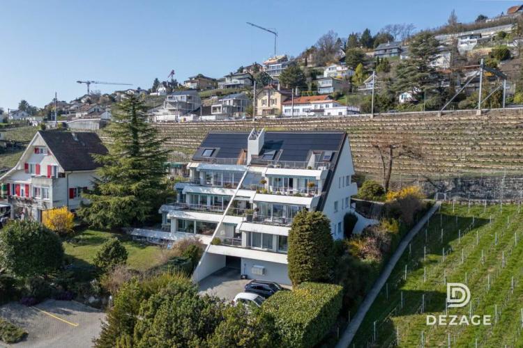 Weites Dachgeschoß-Duplex in Grandvaux mit Panoramablick auf den See!