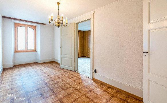 Nostalgie trifft Potenzial: Grosszügige 4.5 Zimmer-Wohnung mit Seele
