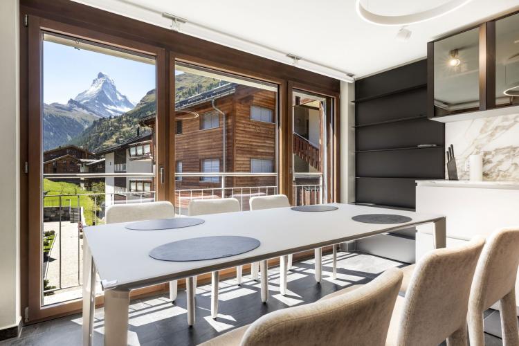 Well located high-quality 4 bedroom apartment