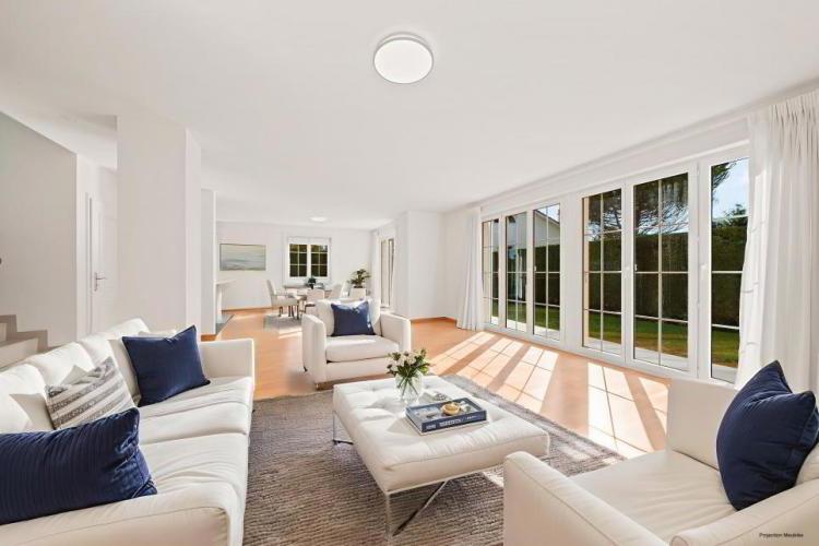 VILLA FAMILIALE AUX VOLUMES GÉNÉREUX A MIES