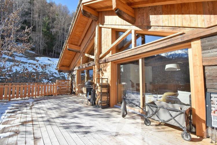 Magnifique chalet, spacieux, rénové avec un garage + terrasse