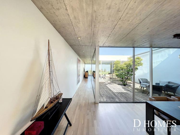 EN EXCLUSIVITÉ I Villa contemporaine en duplex avec vue sur le lac