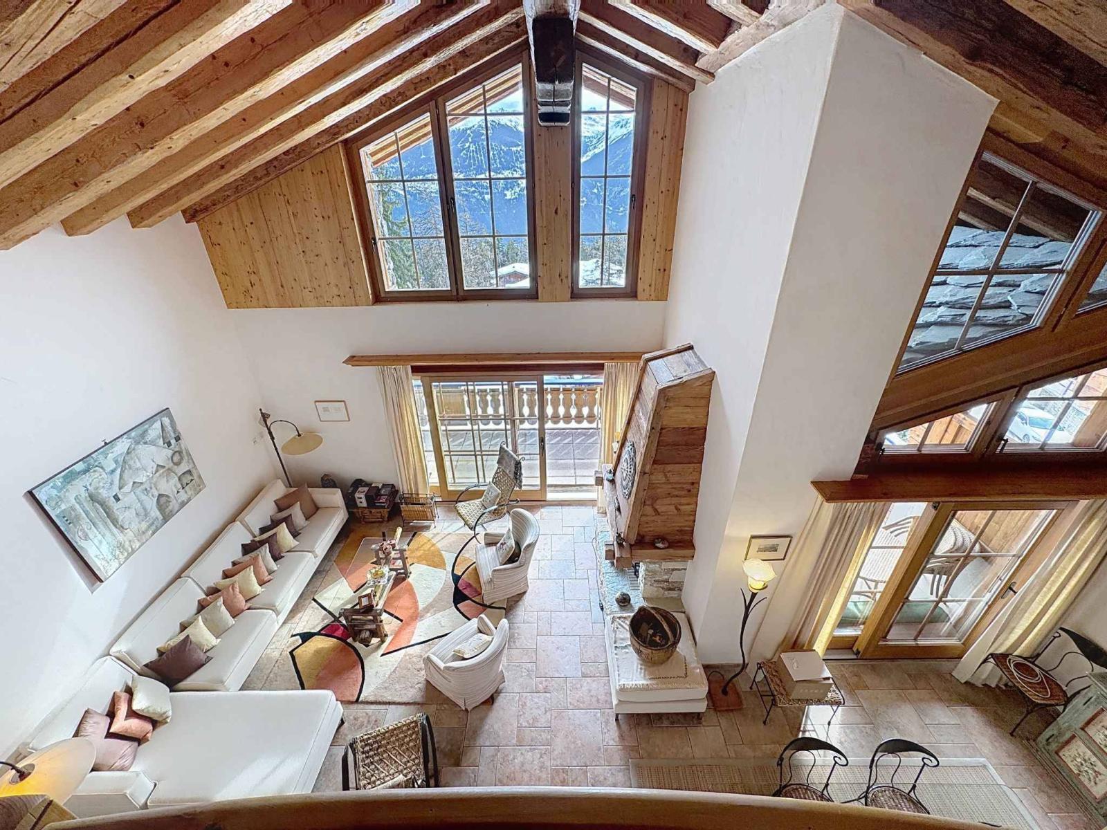 MAGNIFIQUE DUPLEX/ATTIQUE DE 6.5 PIÈCES AU CENTRE AVEC TRÈS BELLE VUE