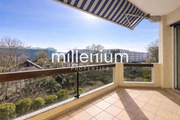 Grand appartement lumineux dans le quartier des Nations Unies