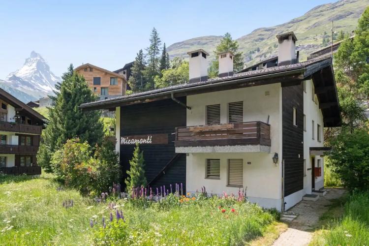 Mehrfamilienhaus mit grossem Potenzial in grüner Idylle und Matterhornblick