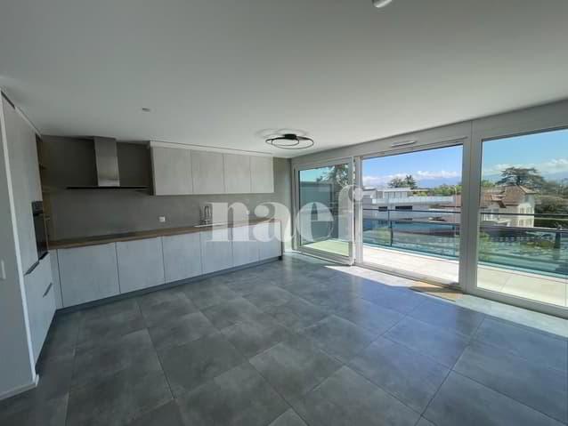 Bel appartement moderne en attique de 3.5 pièces avec grand balcon