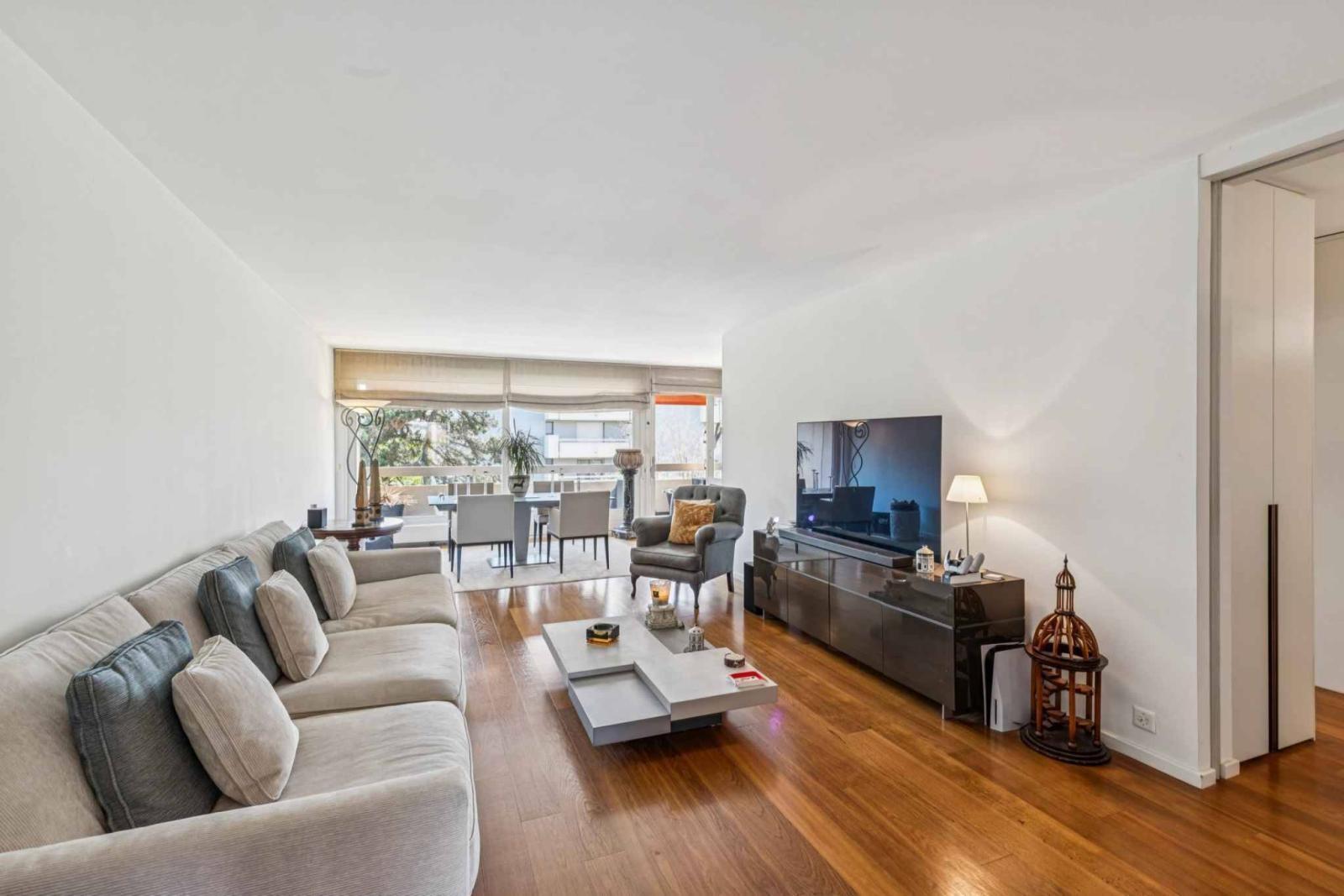 En exclusivité ! Bel appartement traversant en étage élevé