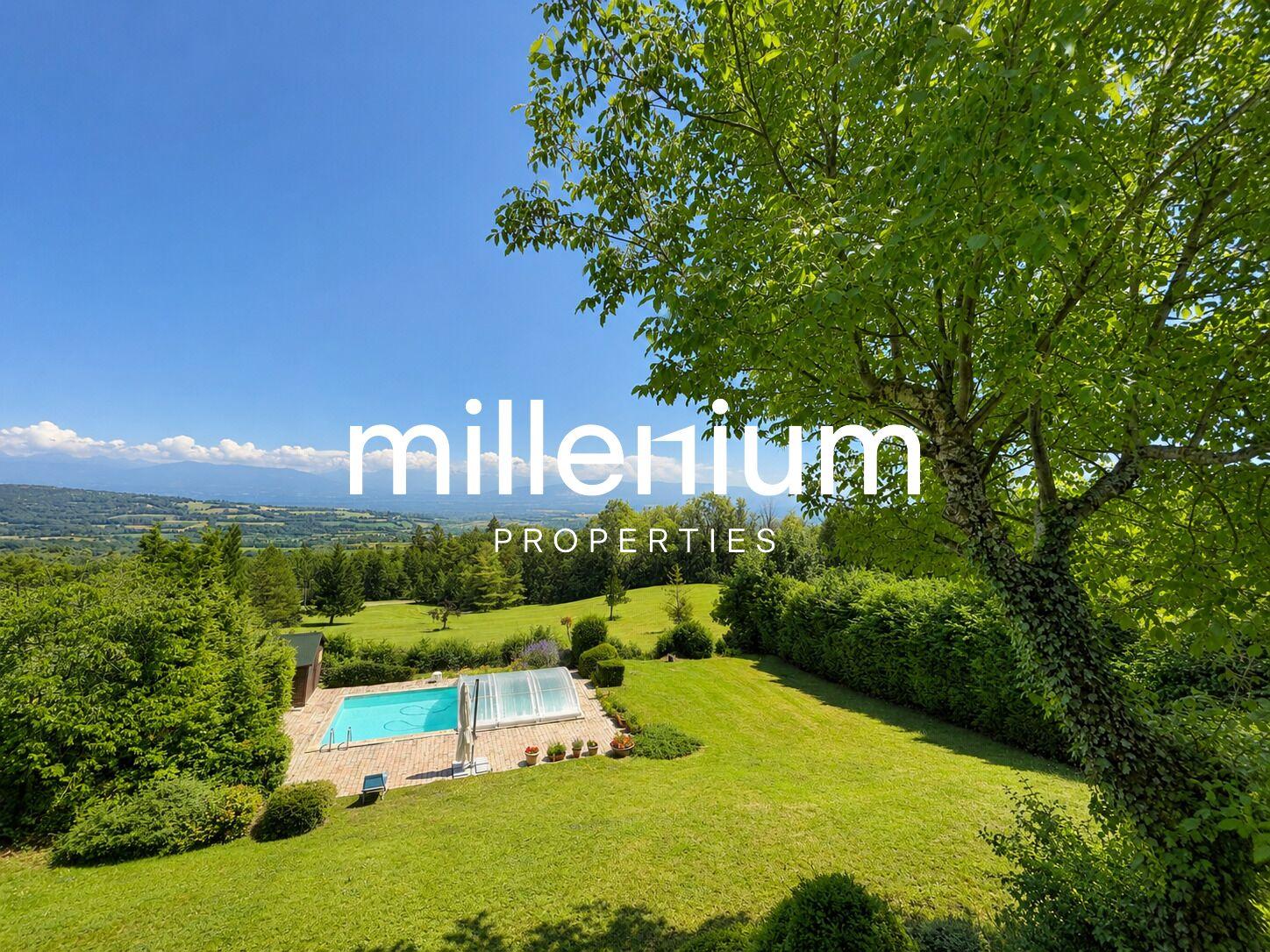 Vue panoramique sur le lac Léman et le Mont-Blanc - Gex (FRANCE)