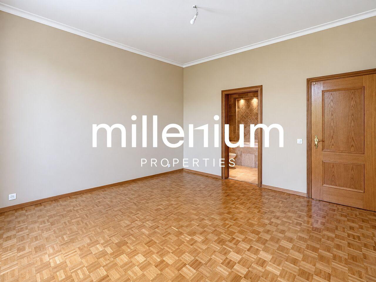 Appartement duplex de charme en rez-de-jardin au Château Barillet —Satigny