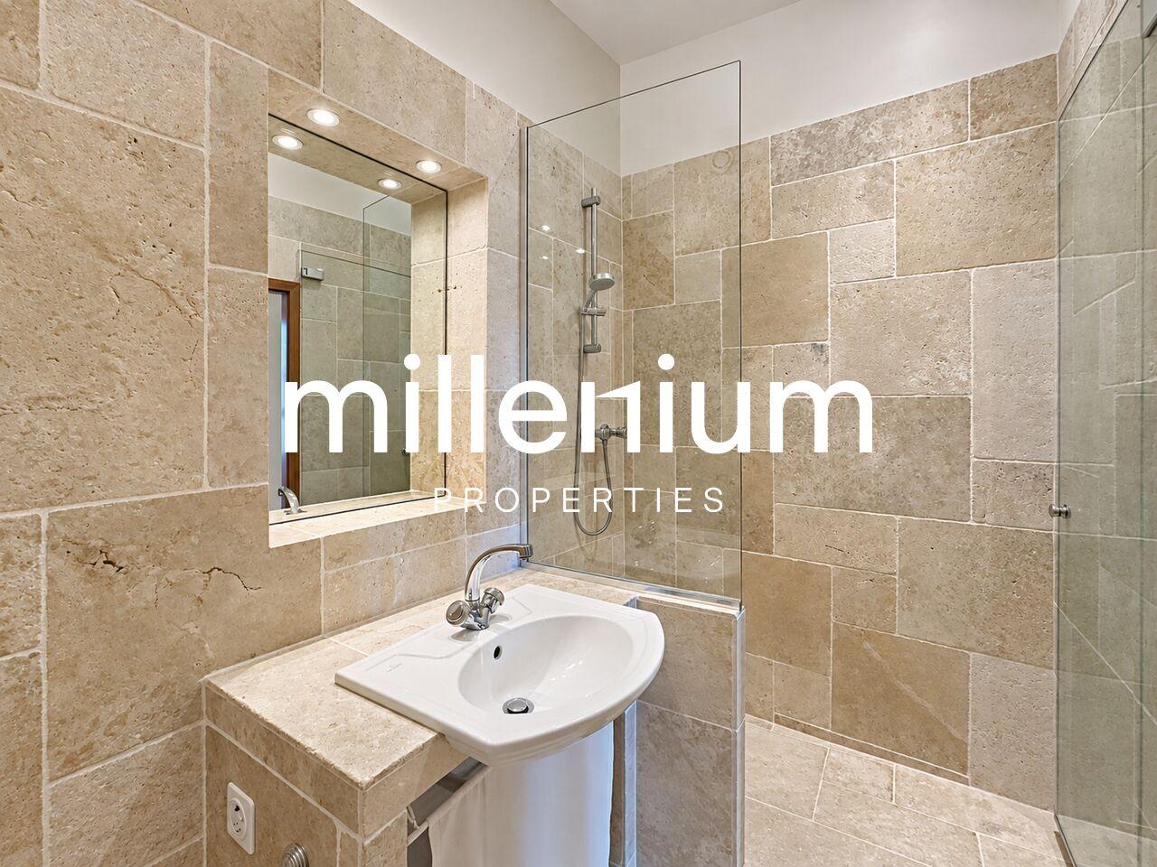 Appartement duplex de charme en rez-de-jardin au Château Barillet —Satigny