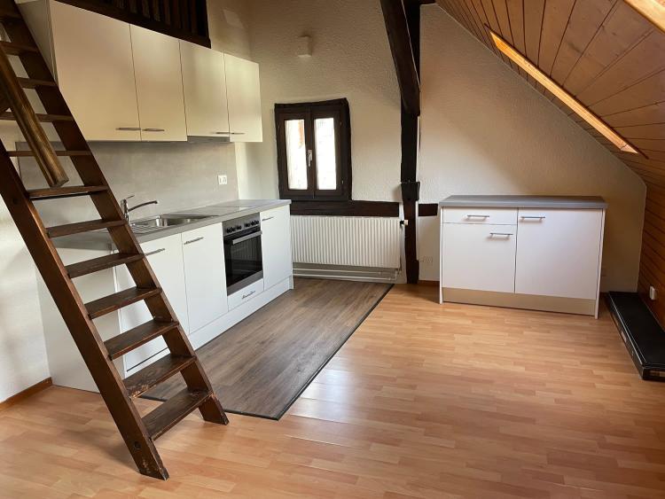 Bex: Charmantes 2.5-Zimmer-Wohnung unter dem Dach zu vermieten