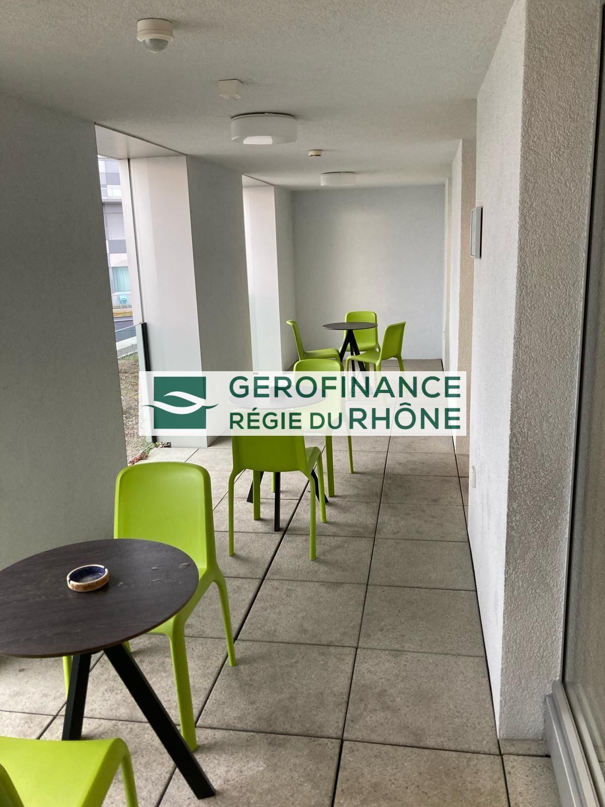 Studio meublé Large d'environ 32m2