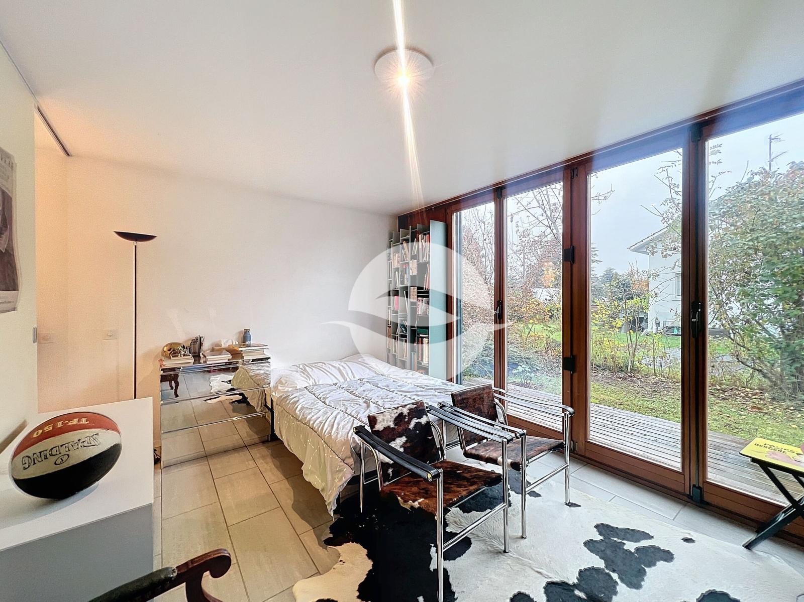 Charmante villa mitoyenne de 4.5 pièces, avec jardin arboré !