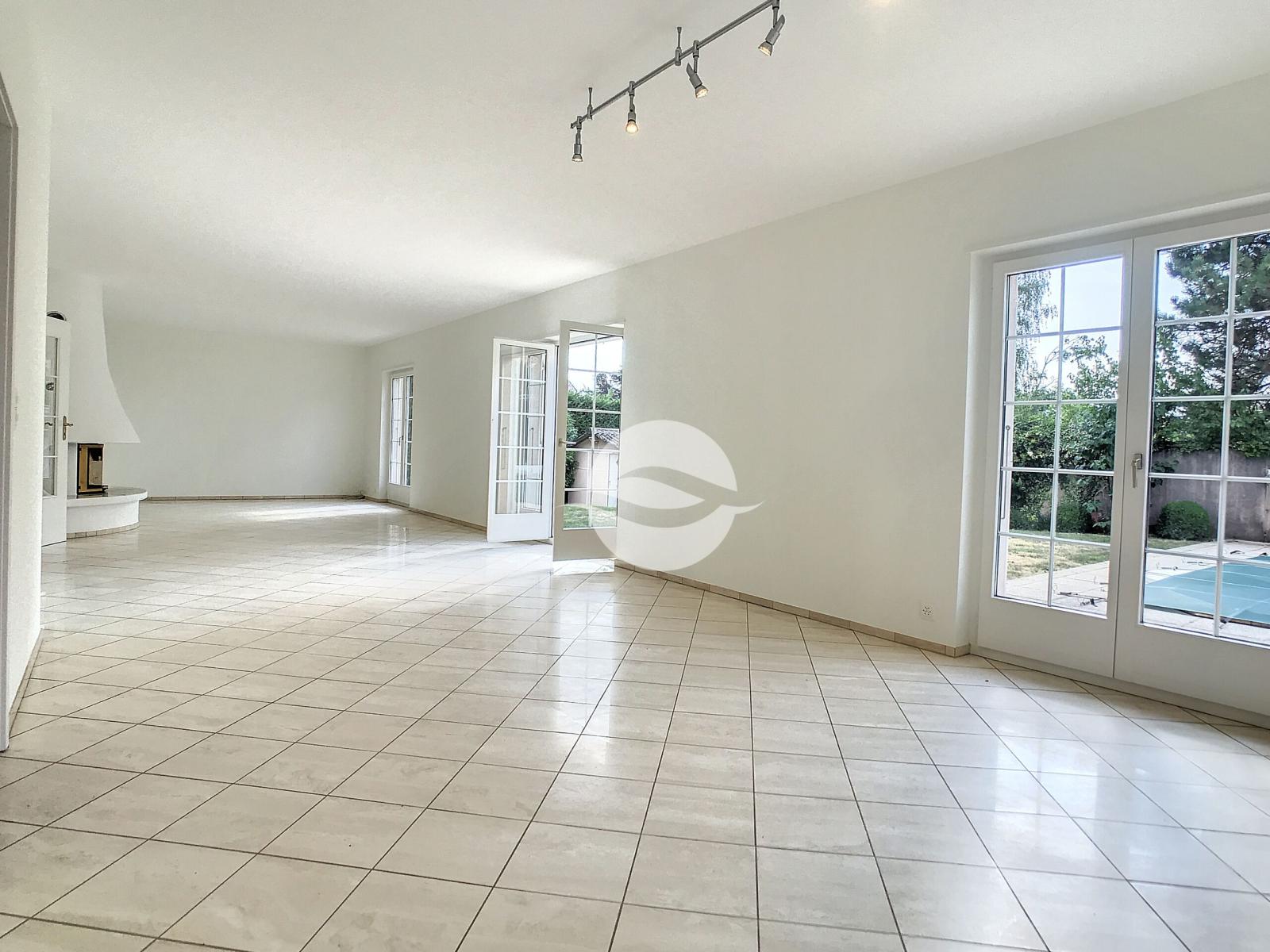 Superbe villa avec piscine, jardin et garage