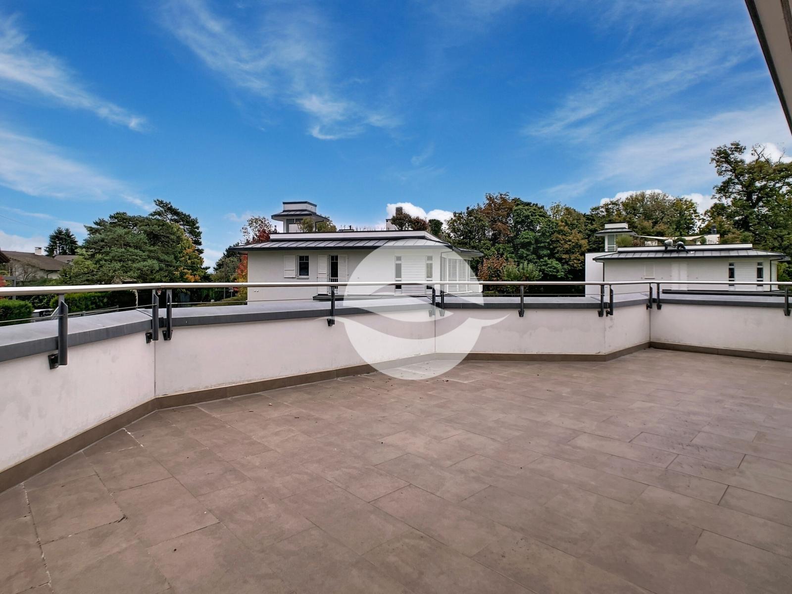 Attique avec terrasse privative sur le toit