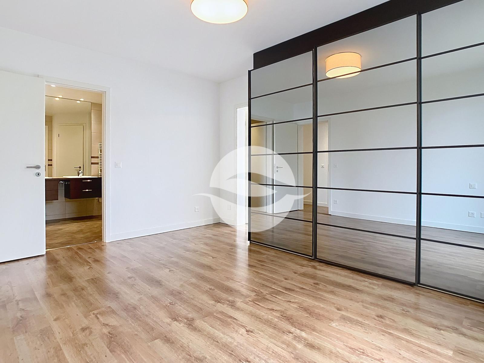 Attique avec terrasse privative sur le toit