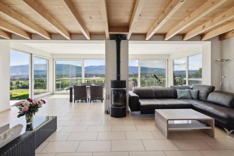Rare Individual Villa with swimming pool facing the vineyards