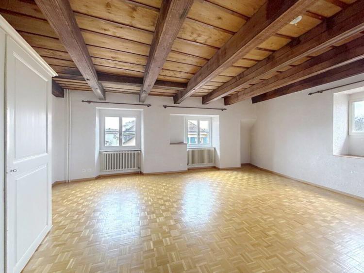 Logement atypique de 5.5 pièces au 2ème étage (bail à durée déterminée)