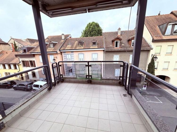 Grand appartement de 4.5 pièces au centre-ville avec balcon