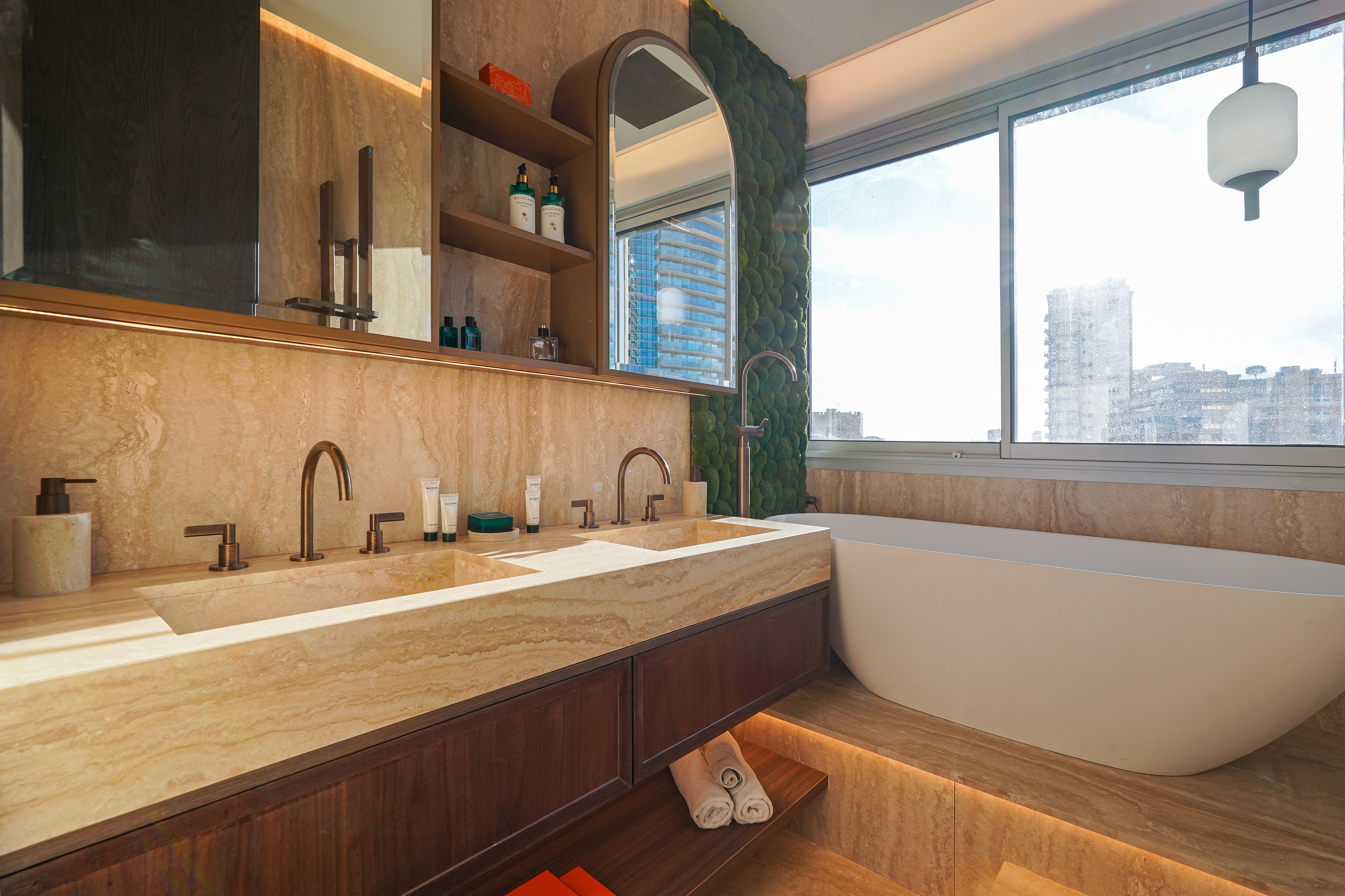 2pLYi_sdb-chambre-master-chateau-perigord-barnes-valeri-agency-monaco-1767802226.jpg