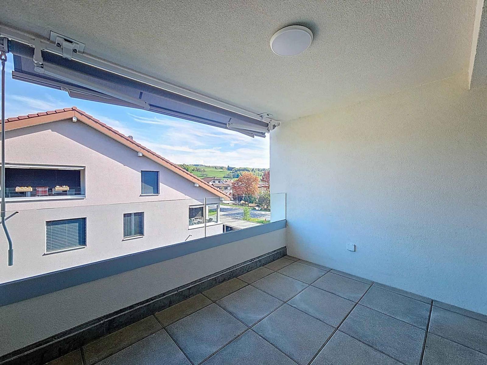 Appartement moderne de 3.5 pièces avec places de parc couvertes