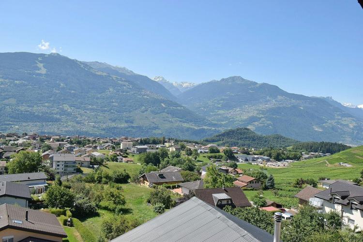 Immeuble de 3 ou 4 appartements avec une grange et un garage inclus !