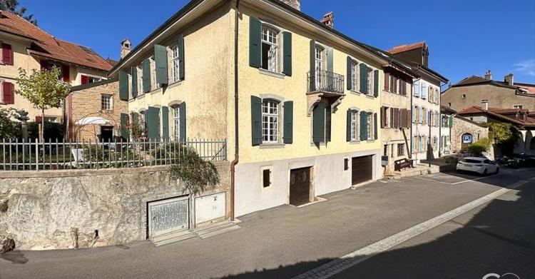 Maison contiguë 8 pièces