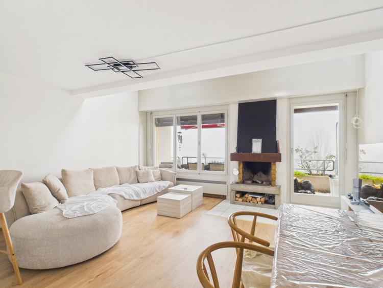 Spacieux appartement de 5.5 pièces avec balcon ensoleillé à Val-de-Ruz