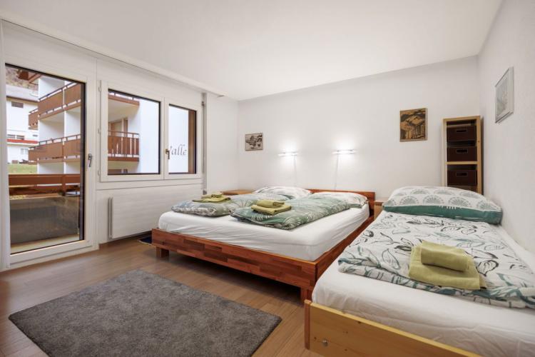 Everest renovierte 3.5 Zimmerwohnung mit Süd-und Westbalkon. Reserviert!