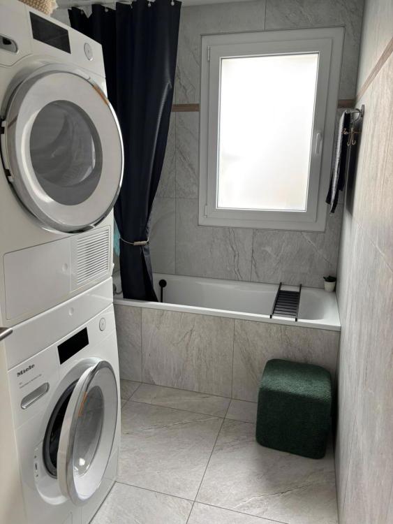 Prächtige 4.5-Zimmer-Wohnung mit Balkon in Gampelen