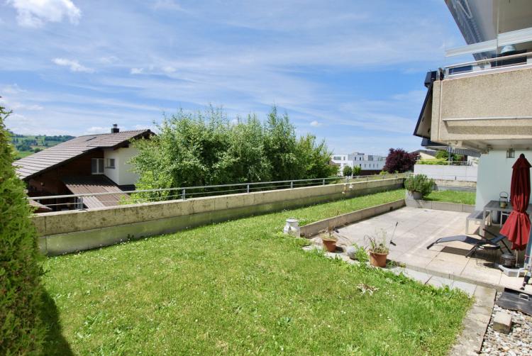 Schöne 5,5-Zimmer-Wohnung mit Garten und Blick auf die Freiburger Alpen