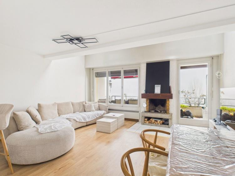 Spacieux appartement de 5.5 pièces avec balcon ensoleillé à Val-de-Ruz
