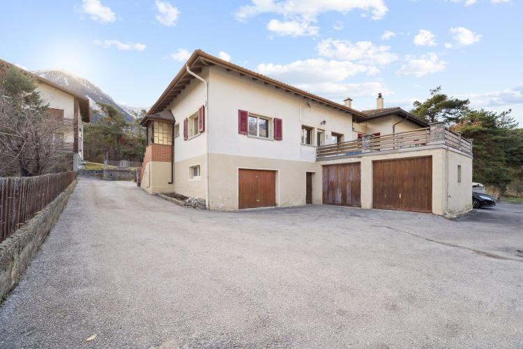 Doppeleinfamilienhaus mit viel (Ausbau-) Potenzial an sonniger Lage in Leuk