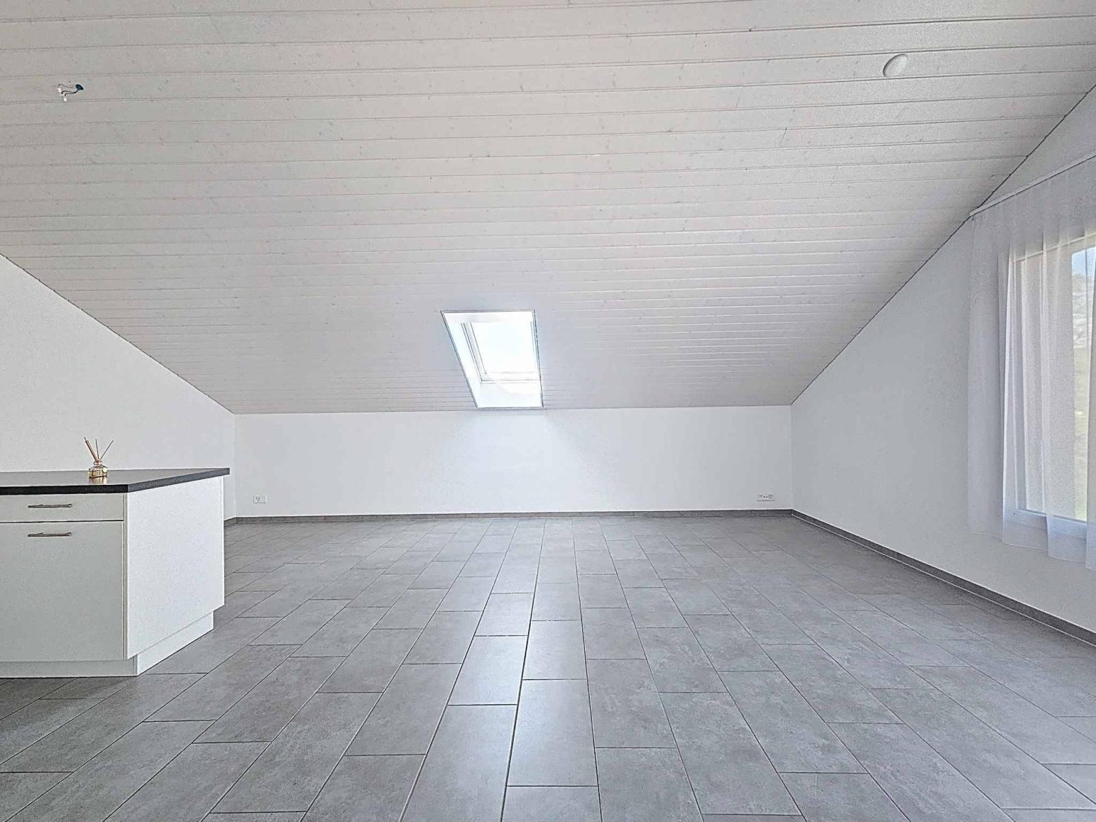 Appartement moderne de 3.5 pièces avec places de parc couvertes