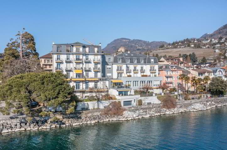Exclusif ! Splendide appartement en 1ère ligne lac avec très belle vue