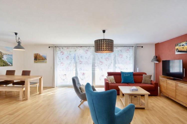 EXCEPTIONNEL APPARTEMENT 4.5 PIÈCES DANS UN ENVIRONNEMENT PAISIBLE