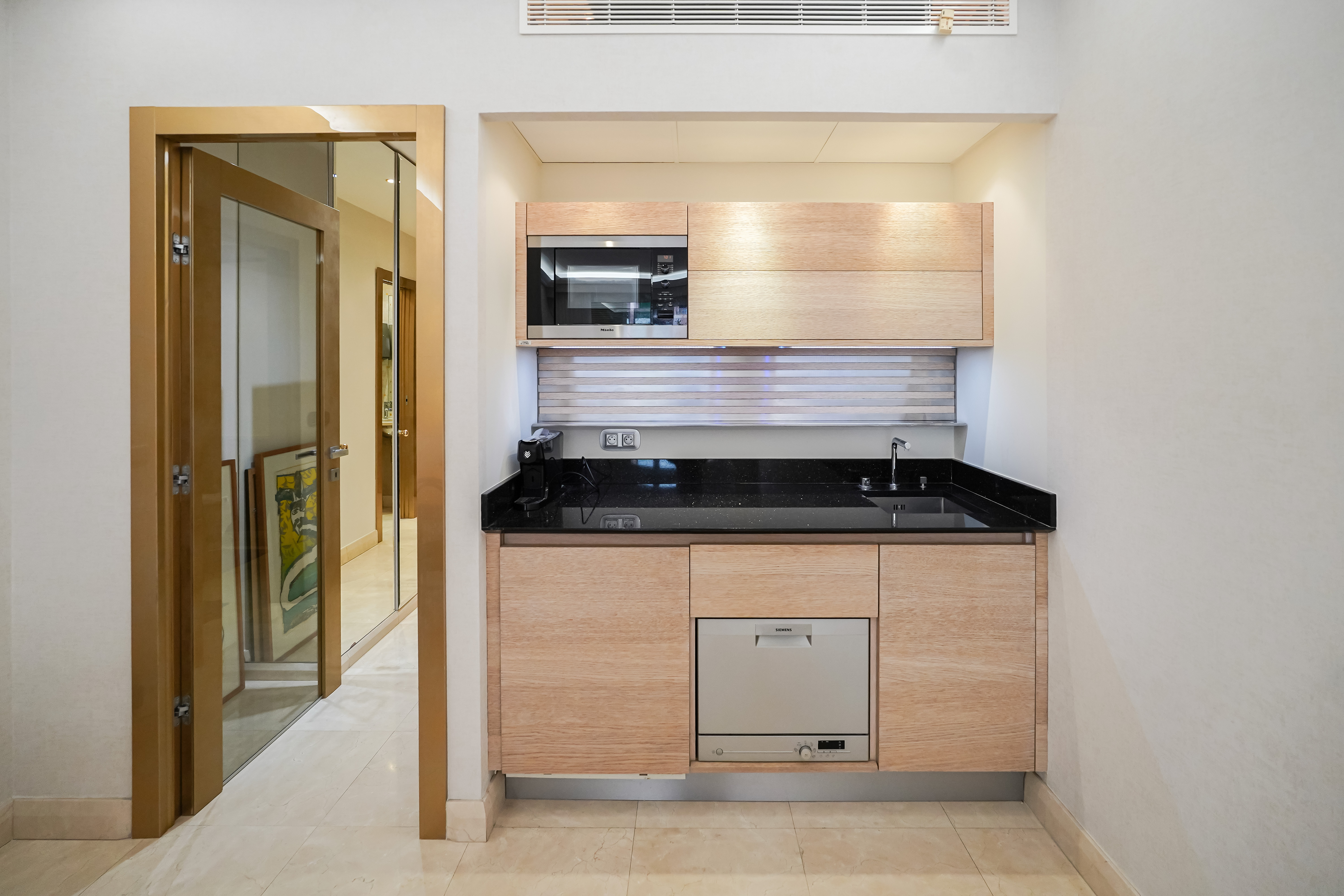 4BAqe_cuisine-barnes-valeri-agency-monaco-1775828873.jpg