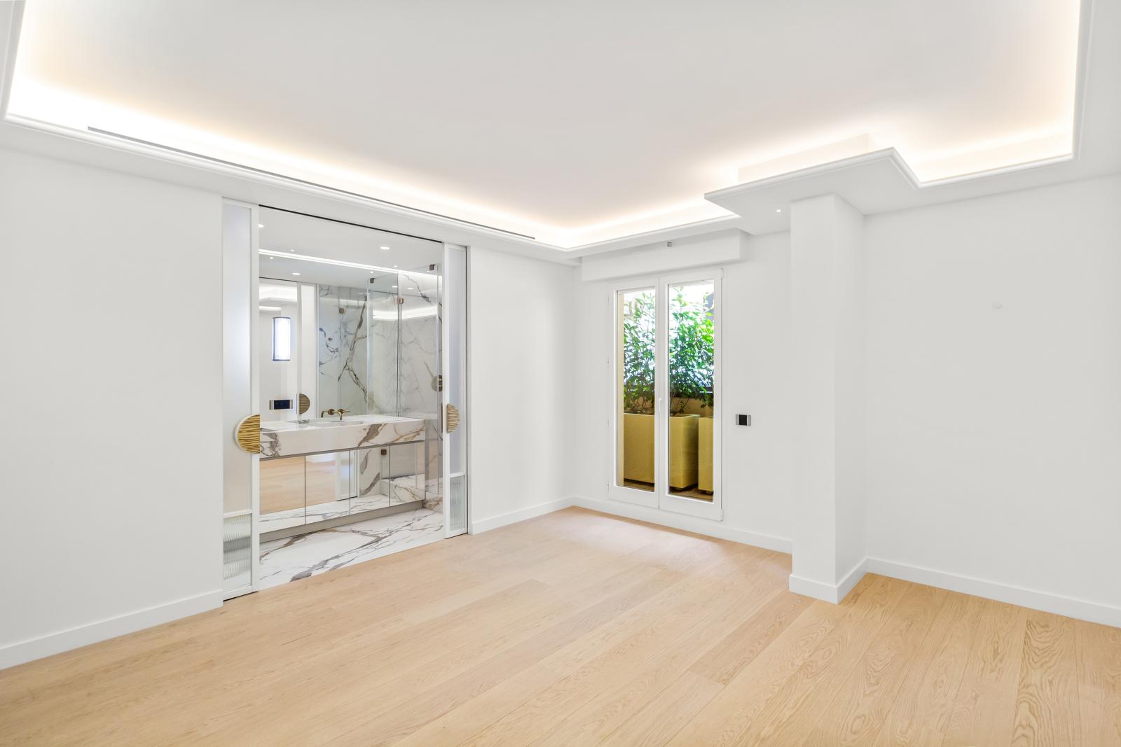 Résidence du Métropole – Élégant appartement de prestige de 3 chambres au cœur du Carré d’Or