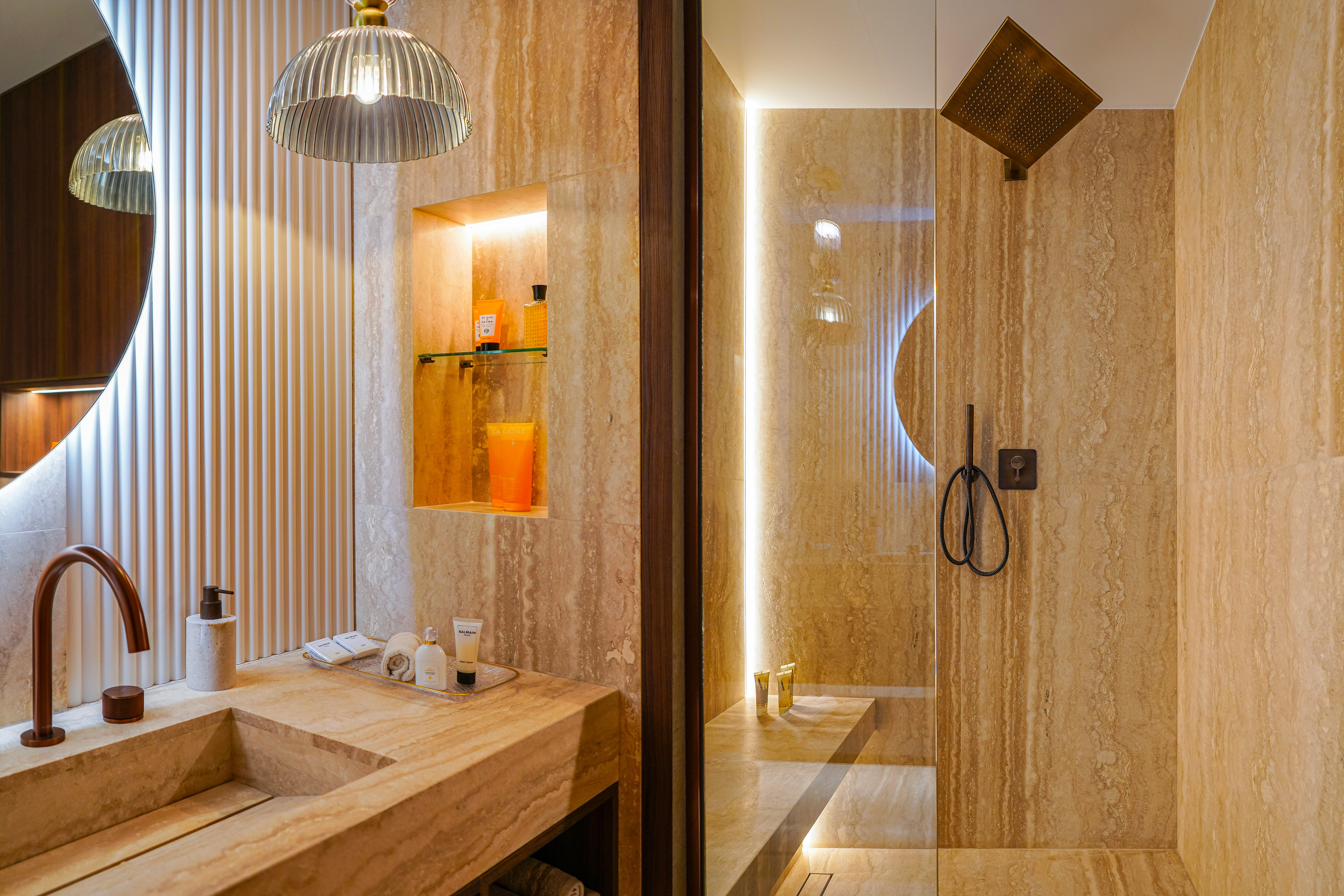4nHPe_montage-sdd-chambre-2chateau-perigord-barnes-valeri-agency-monaco-1767802523.jpg
