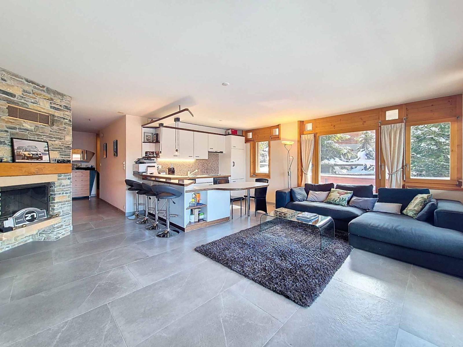 BEL APPARTEMENT 3 CHAMBRES 100 M2 - CENTRAL ET AU CALME