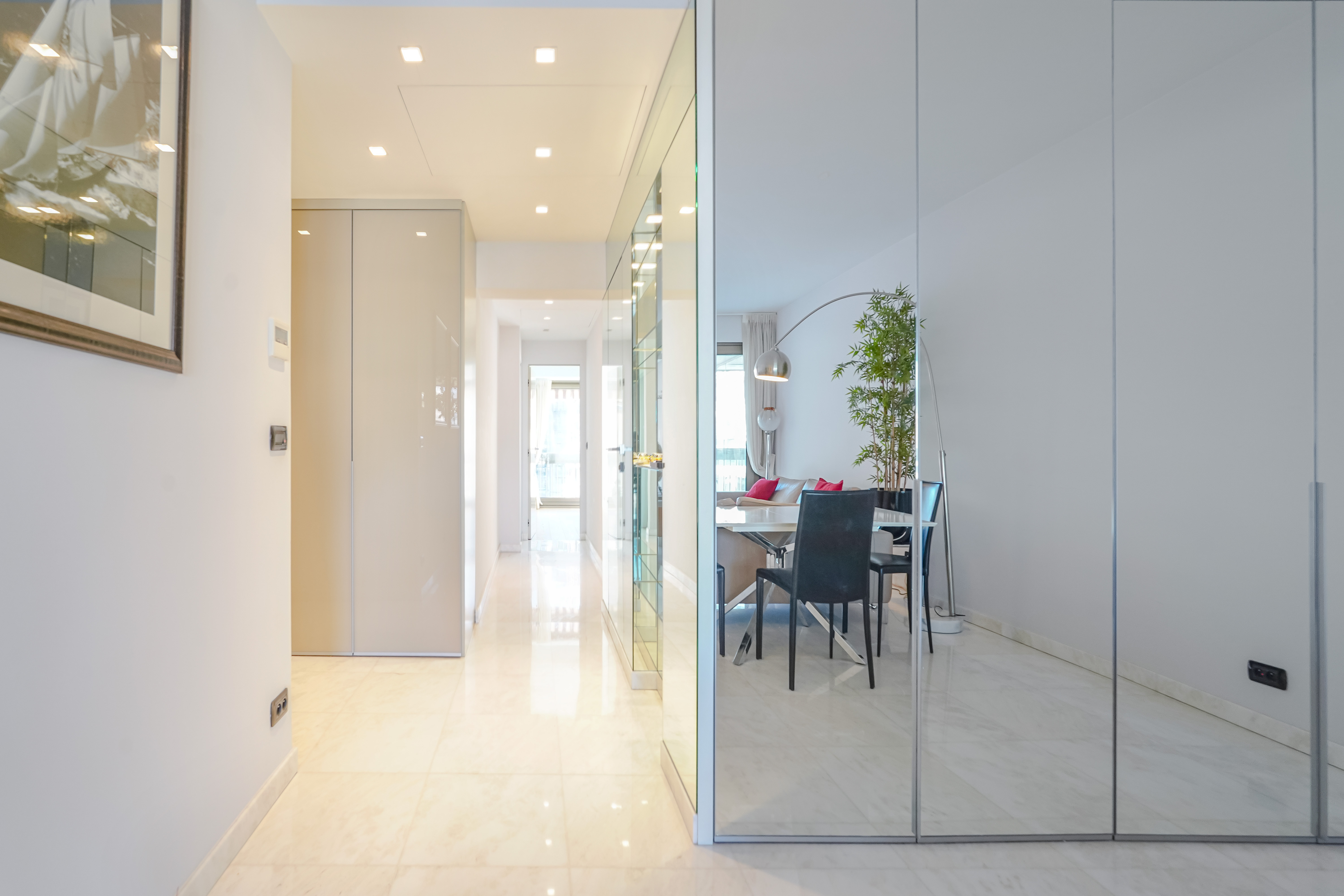 4s62l_couloir-cuisine-park-palace-barnes-valeri-agency-monaco-1763484909.jpg