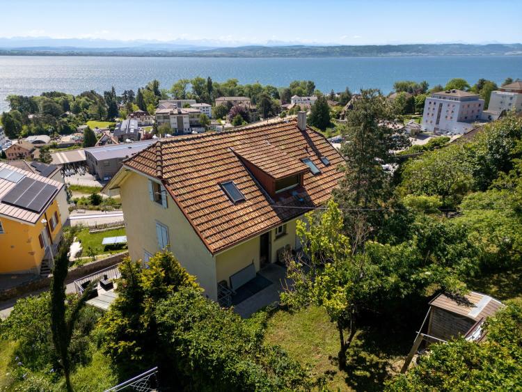 Wohngebäude gut gelegen in St-Aubin, mit Aussicht