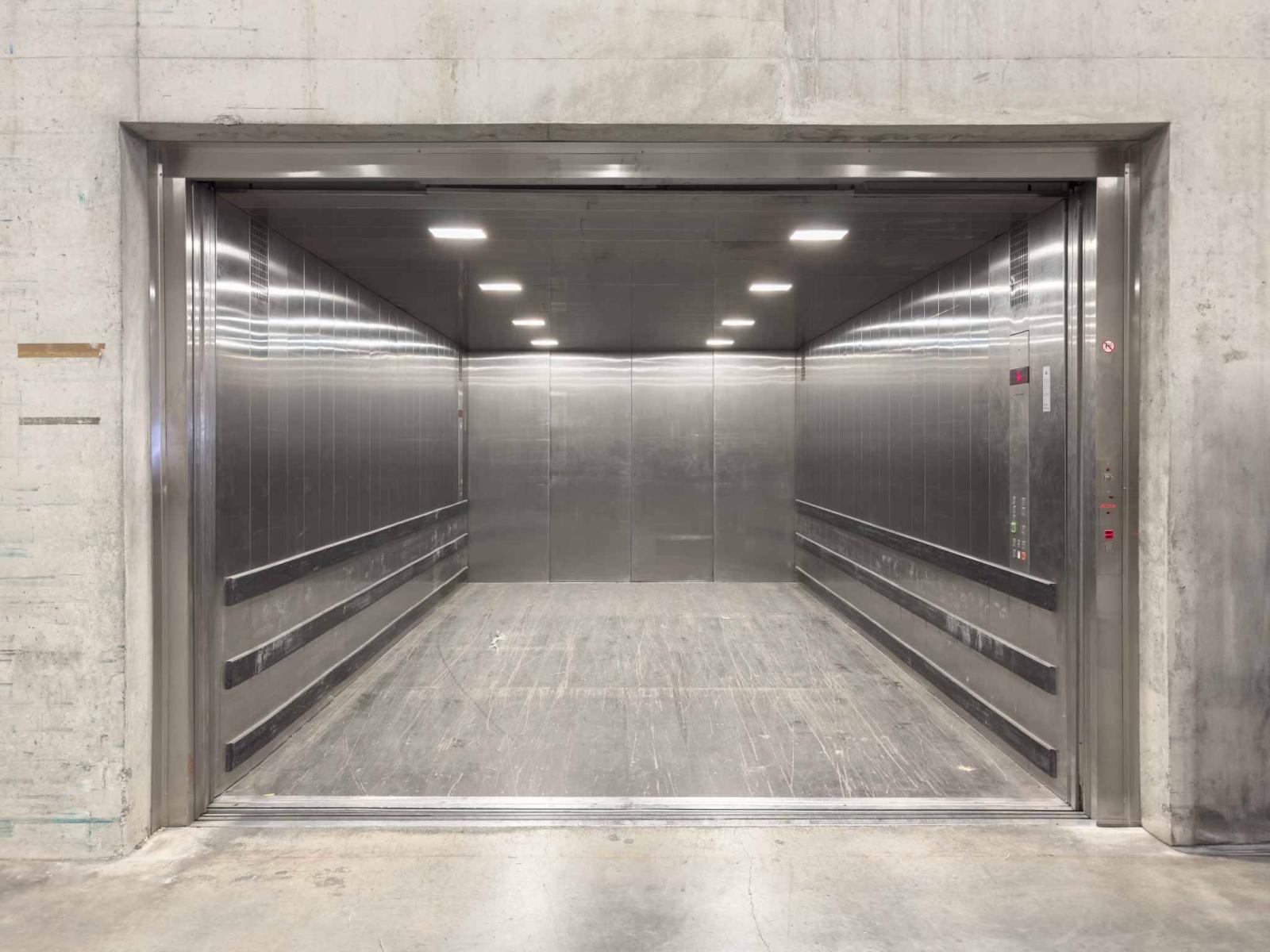 Magnifique dépôt Logistique de 1'000m² avec Quais de Déchargement
