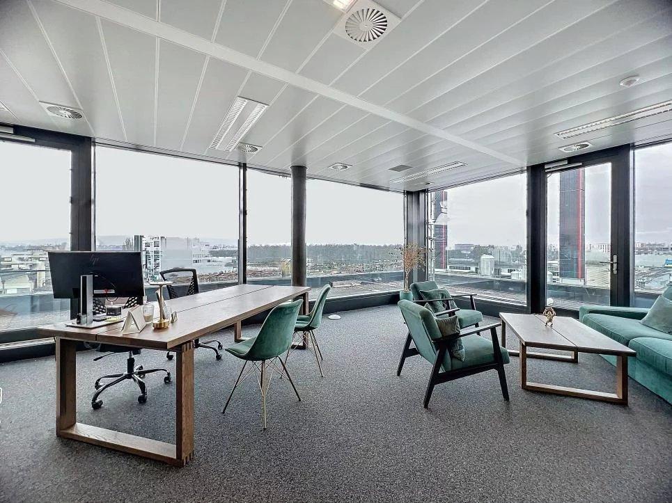 Magnifique espace de travail attique de 570m2 au coeur du Lignon