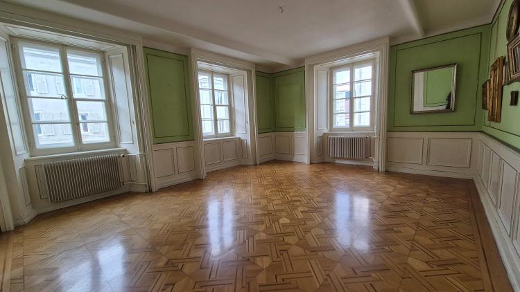 NEUER PREIS Großes 4.5-Zimmer-Wohnung mit Charme im Stadtzentrum.