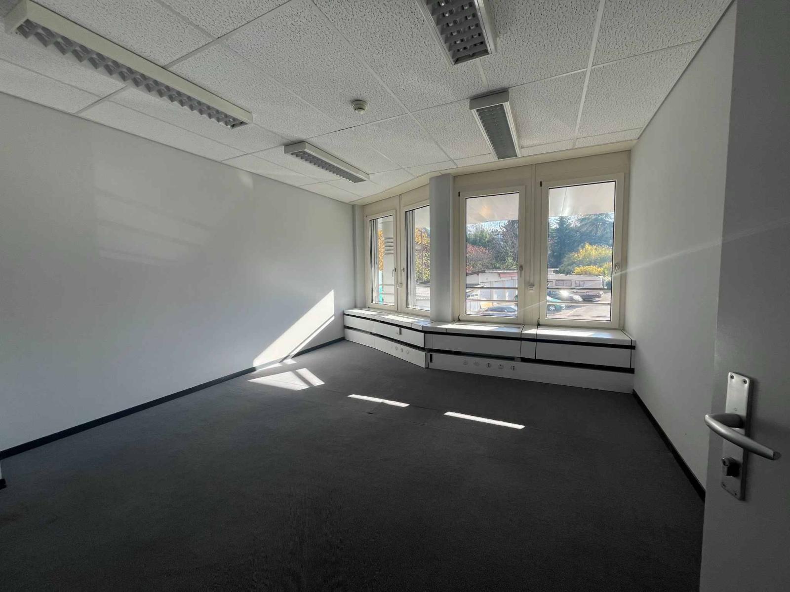 Bureaux 480m2 lumineux à proximité de l'aéroport et de la Place des Nations