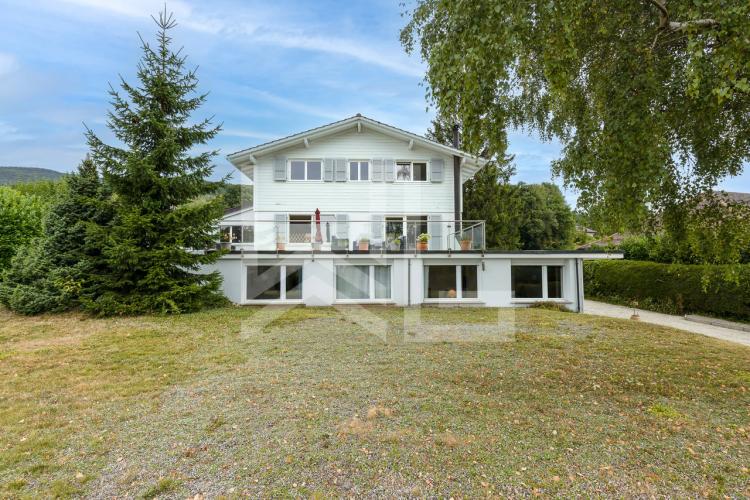 House for sale in Givrins, Switzerland