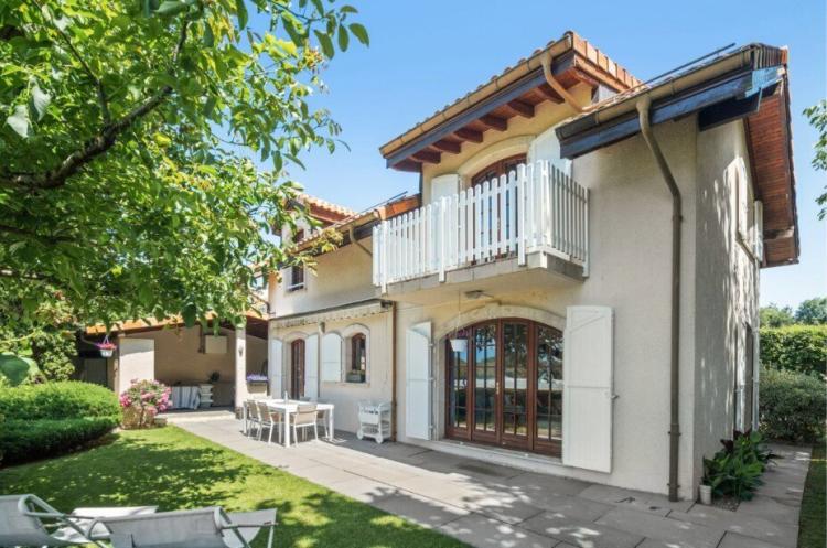 House for sale, magnifique maison individuelle dans un chemin privé (Bernex, Switzerland)