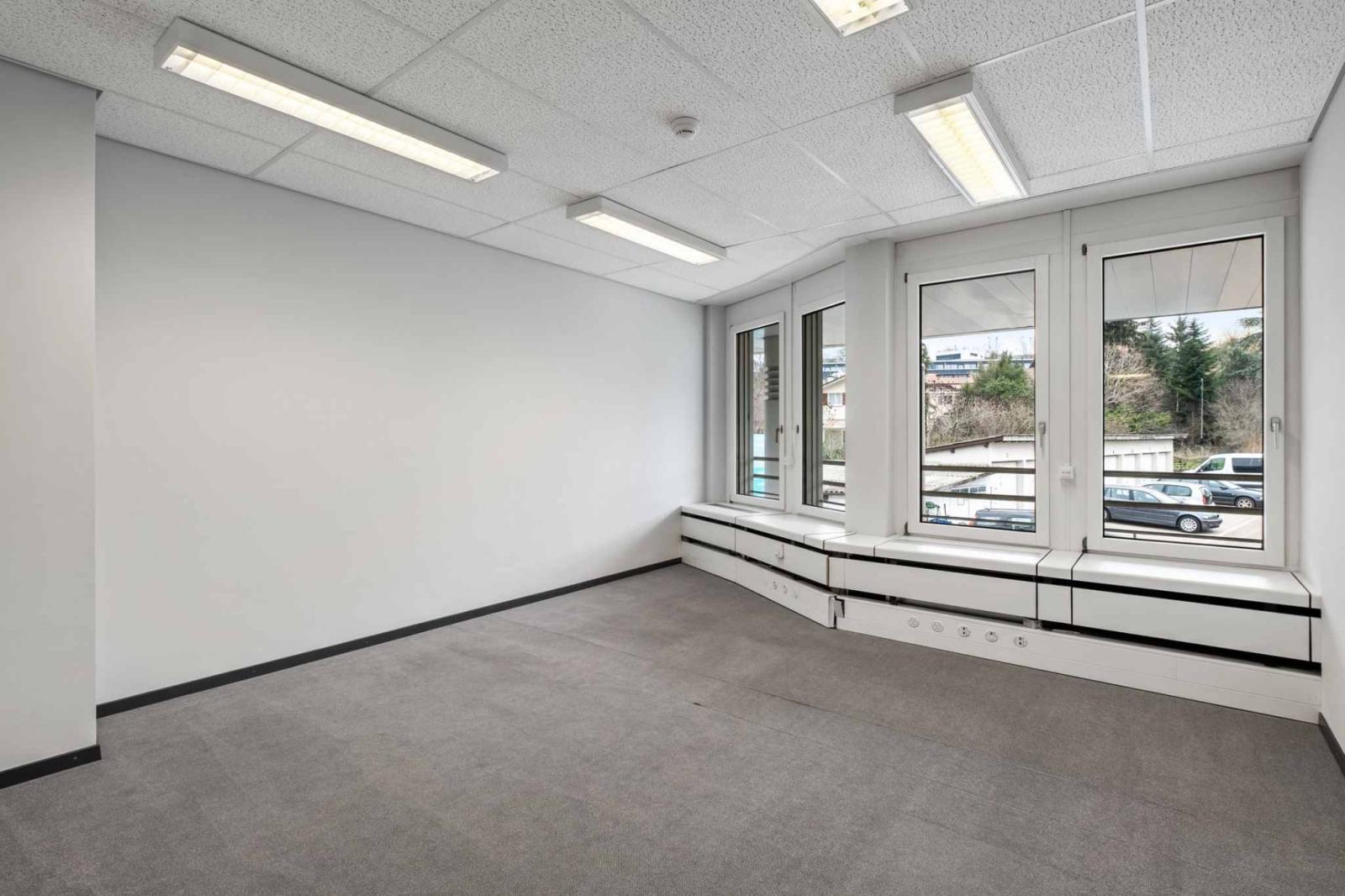 Bureaux 242m2 lumineux à proximité de l'aéroport et de la Place des Nations