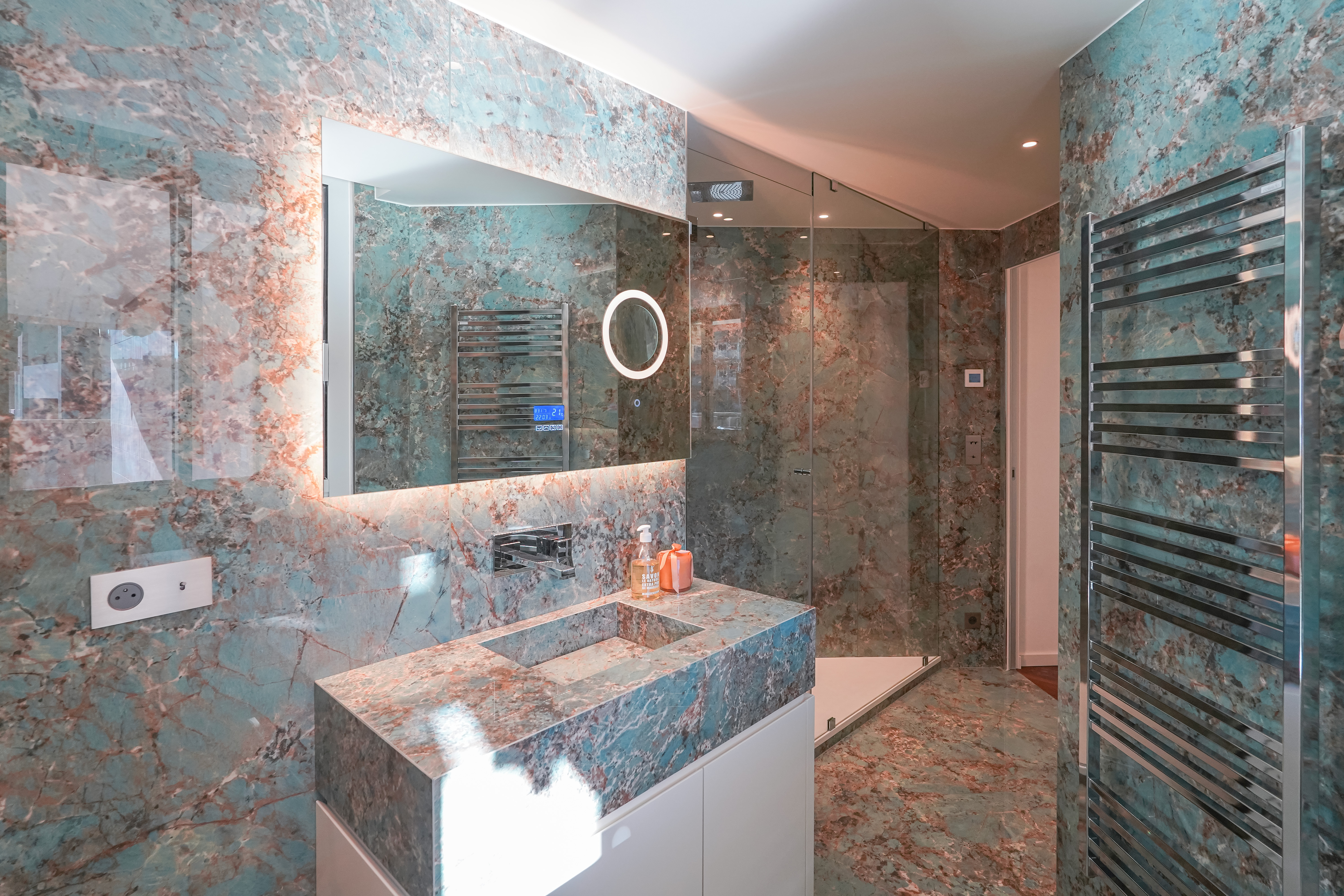 61hFS_sdd-chambre-bas-barnes-monaco-1762249822.jpg